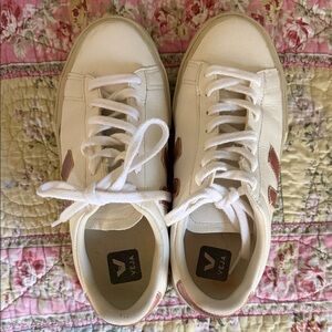 Veja Women's Cream and Metallic Rose Sneakers